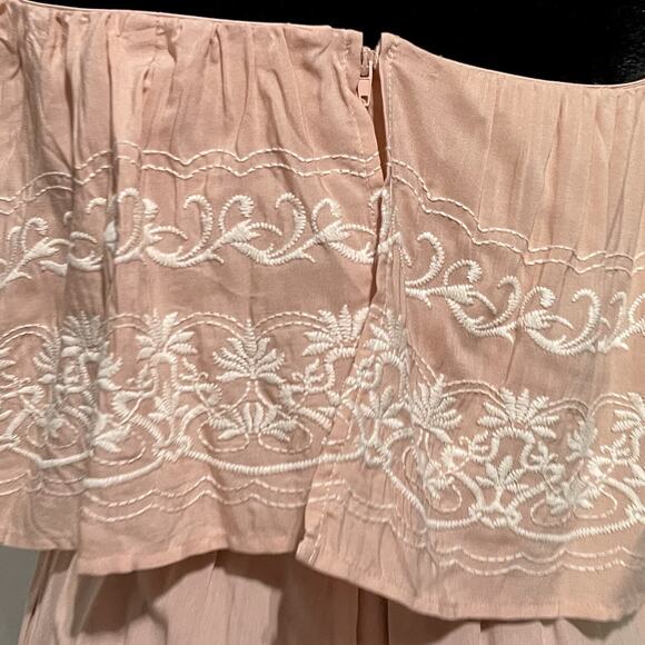 Love Tree Strapless Romper Women's Medium Pink Embroidered Boho NWOT Vacation - Picture 7 of 9